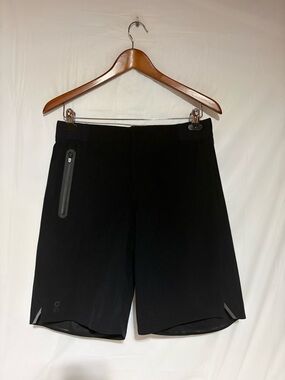 Men On Cloud Black Athletic Shorts